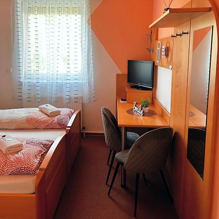 Fruehstueckspension Elena Nicoleta Caltun Fischamend Ngoại thất bức ảnh